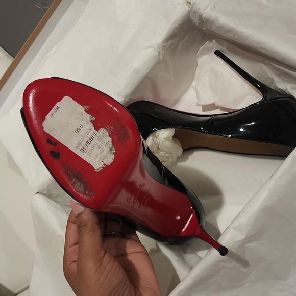 Christian Louboutin - Picture 4 of 4